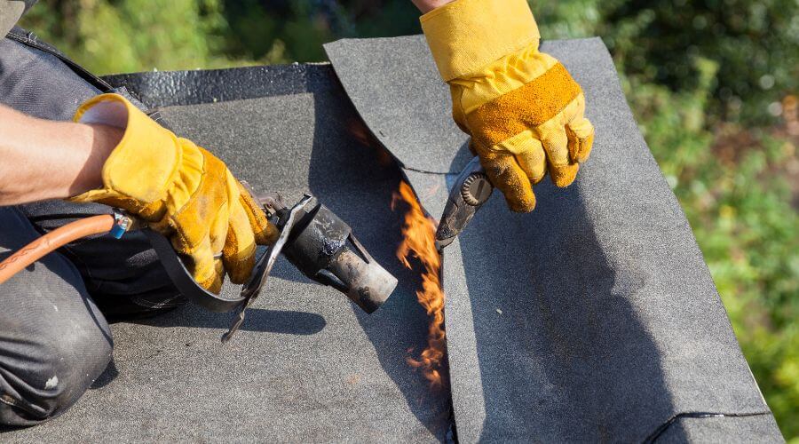 Professional gutter cleaning in Winthrop Harbor, IL